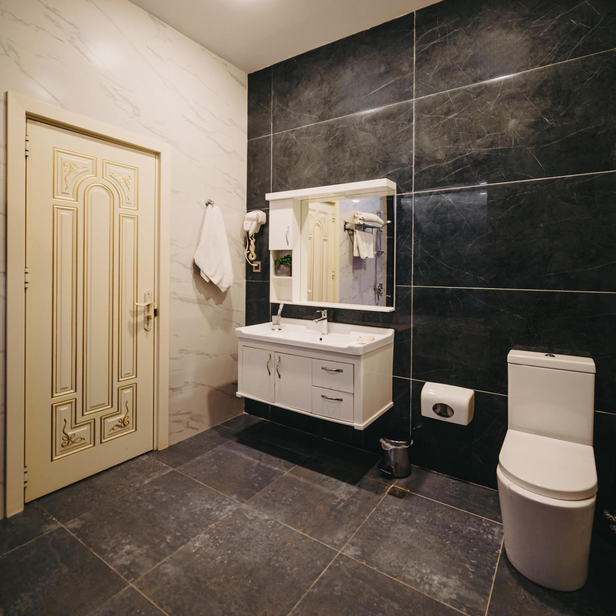 Avrasya Inn Hotel Bakoe Buitenkant foto